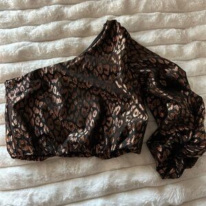 DO+BE Leopard Print One-Shoulder Top
